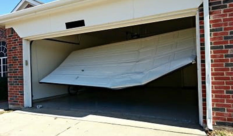 Garage door fixer in West Allis WI
